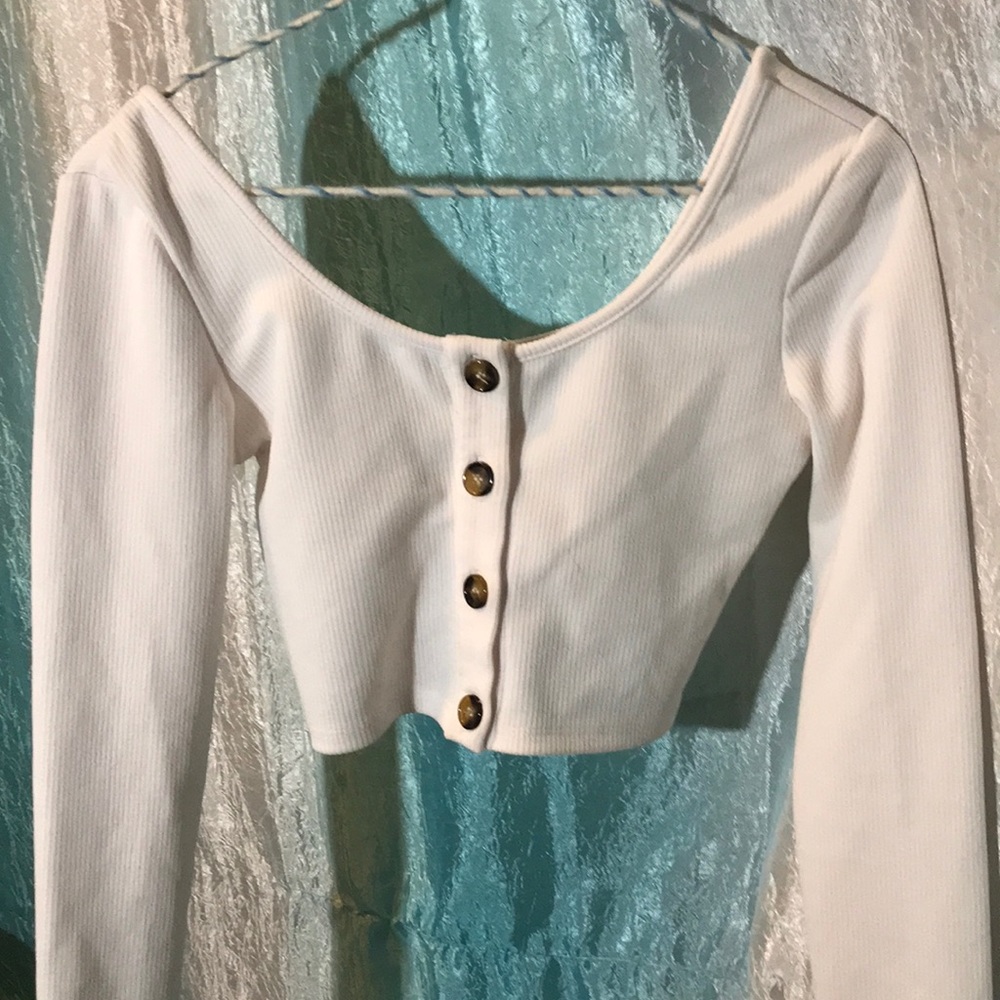 White crop top!
